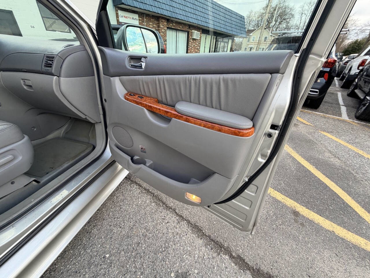 Used 2010 Toyota Sienna XLE Limited image 50