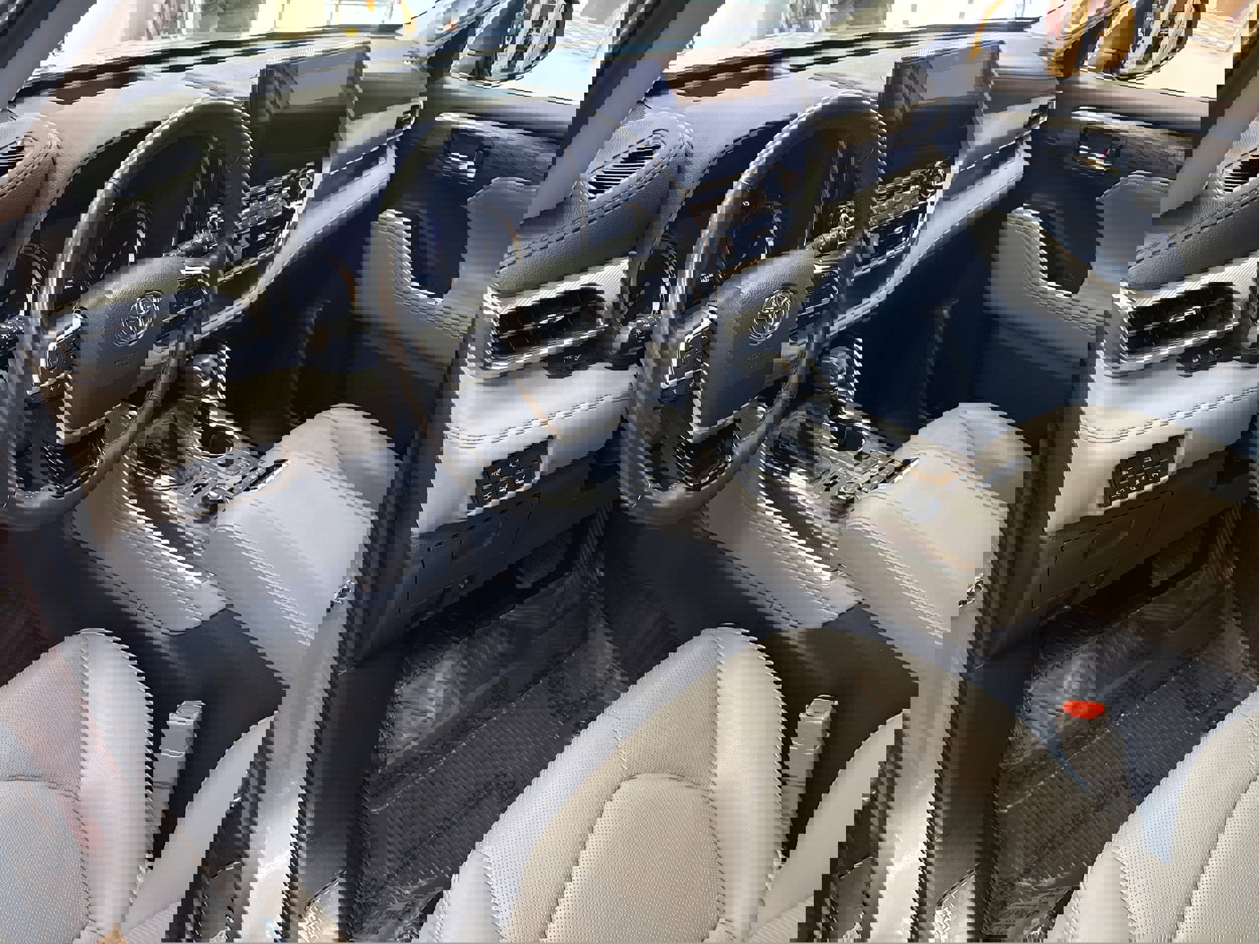 Used 2022 Toyota Highlander Platinum image 30