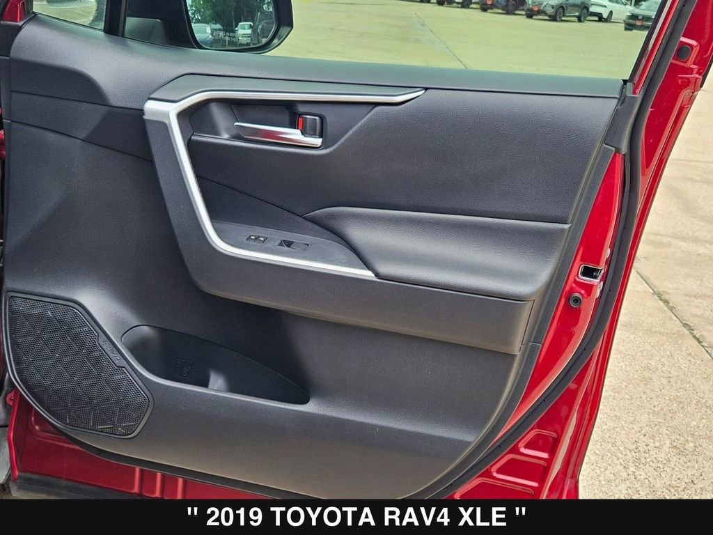Used 2019 Toyota RAV4 XLE FWD image 30