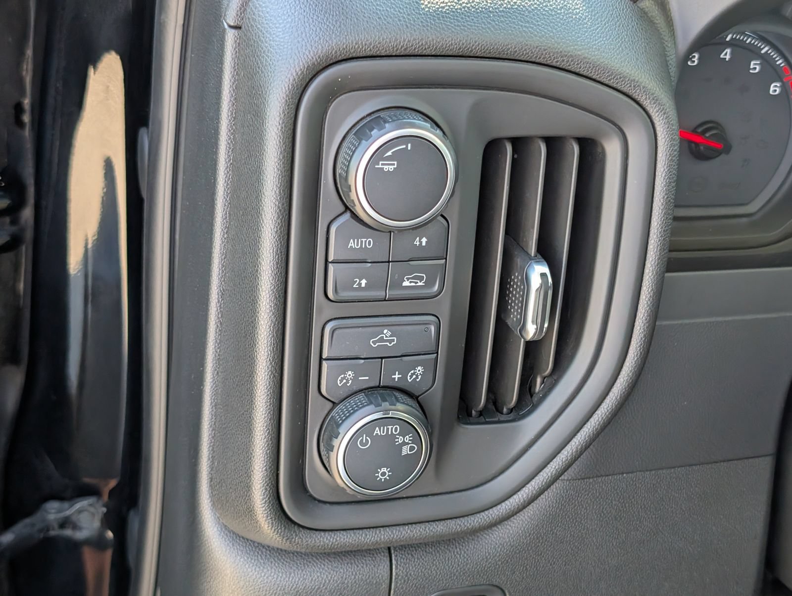 Used 2020 Chevrolet Silverado 1500 Custom w/ Custom Value Package AWD/4WD image 19