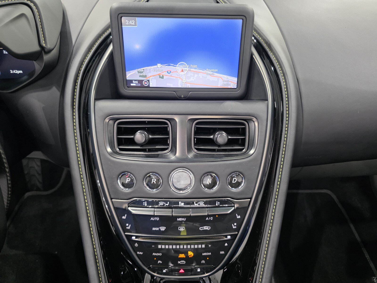 Used 2023 Aston Martin DBS Superleggera Volante RWD image 13