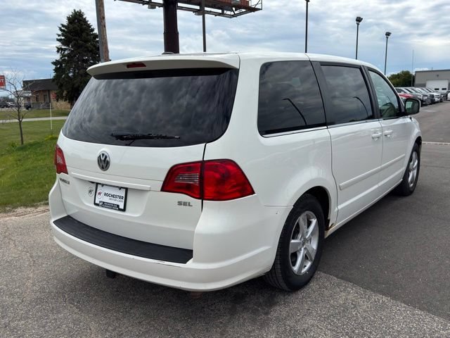 Used 2010 Volkswagen Routan SEL FWD image 37
