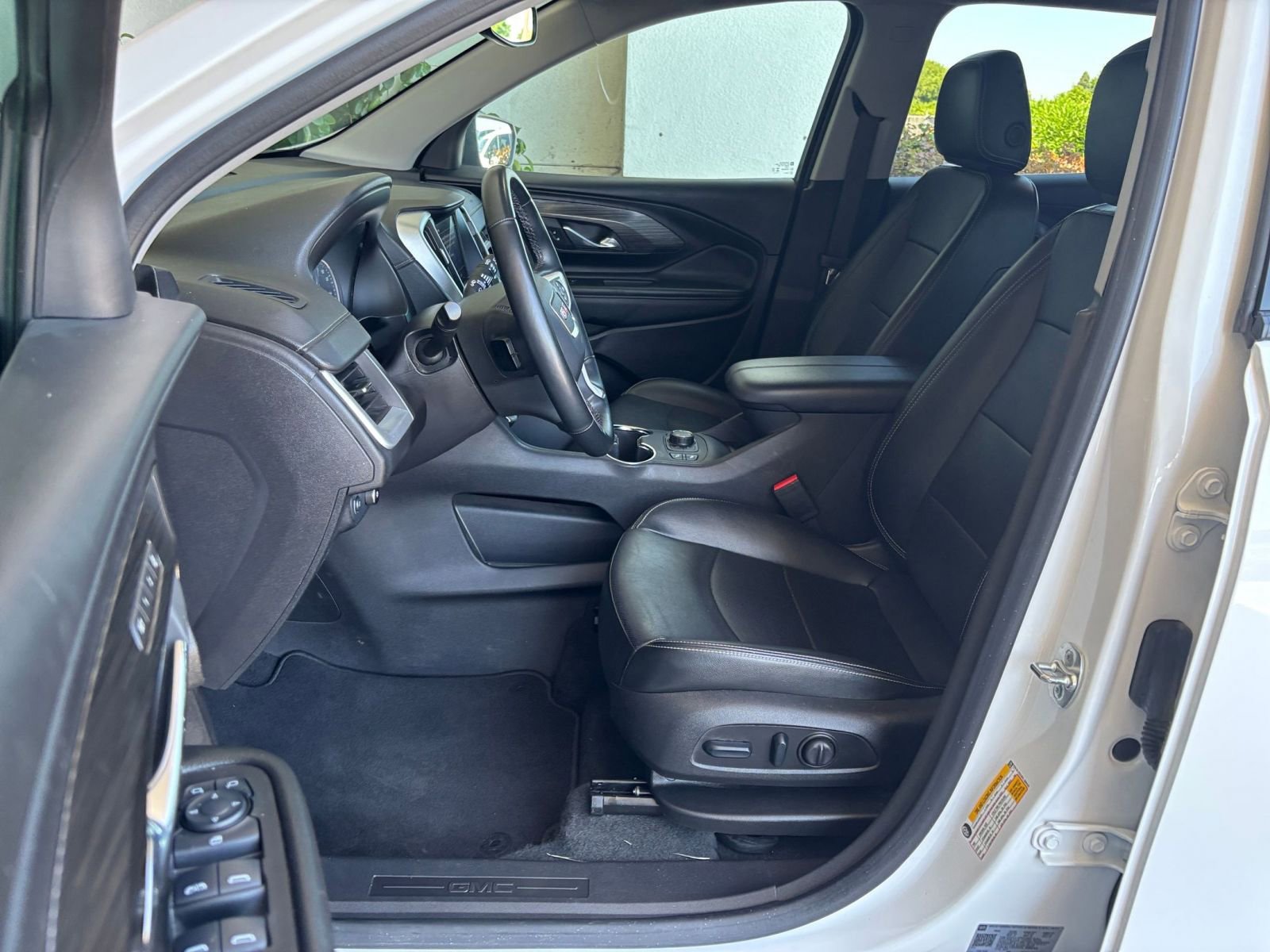 Used 2024 GMC Terrain SLT AWD/4WD image 29
