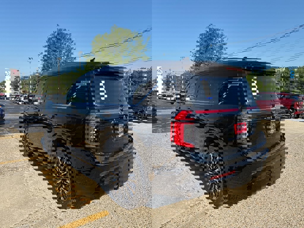 New 2025 Nissan Armada Platinum Reserve image 6