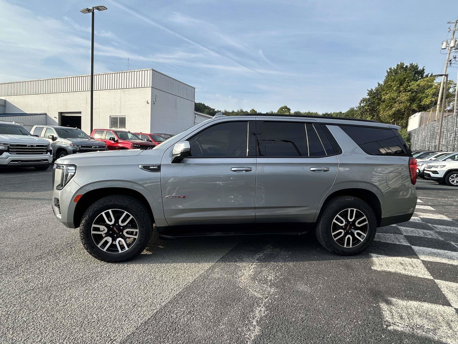 Used 2024 GMC Yukon AT4 AWD/4WD image 4