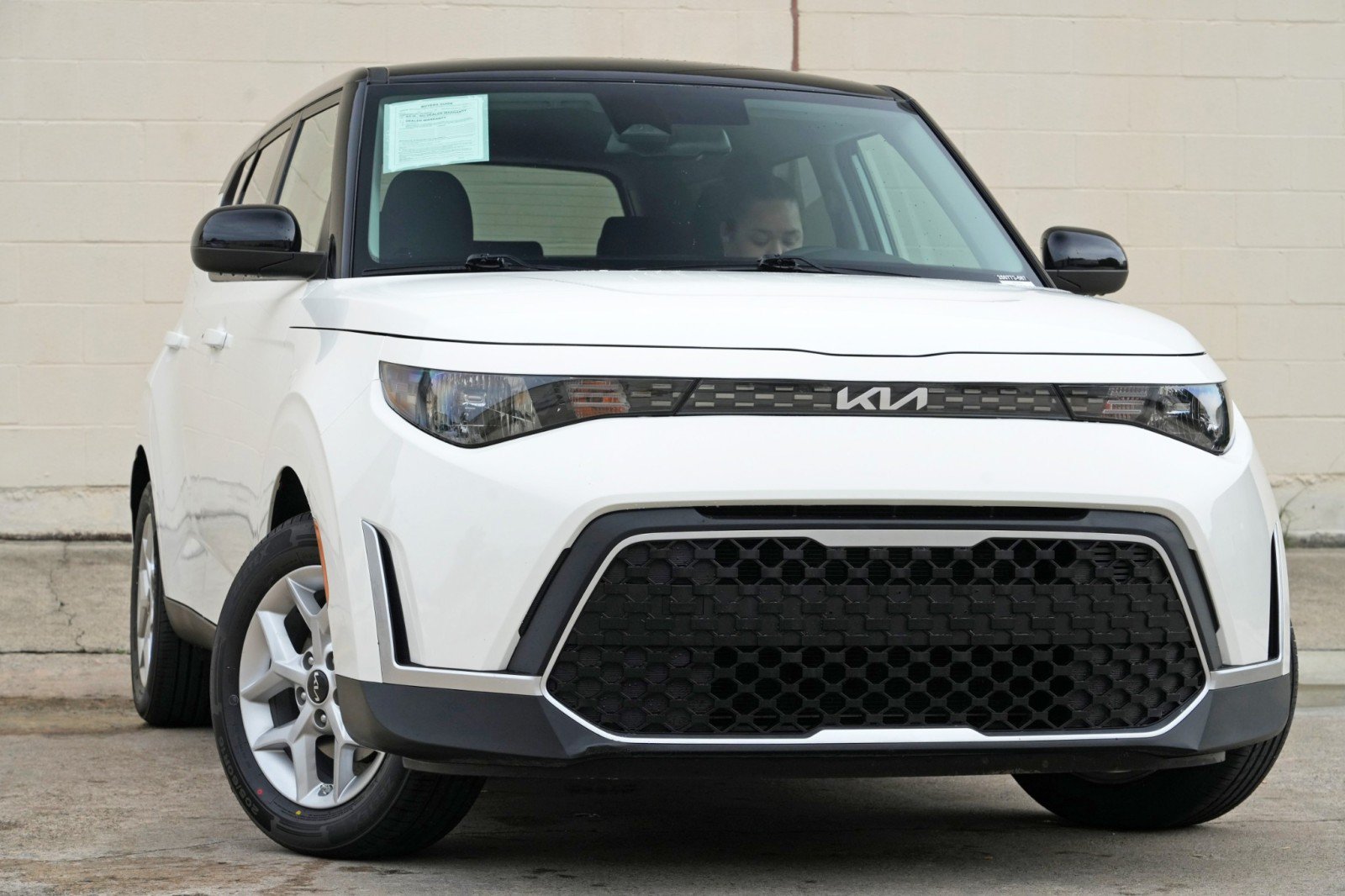 Used 2025 Kia Soul S FWD image 2