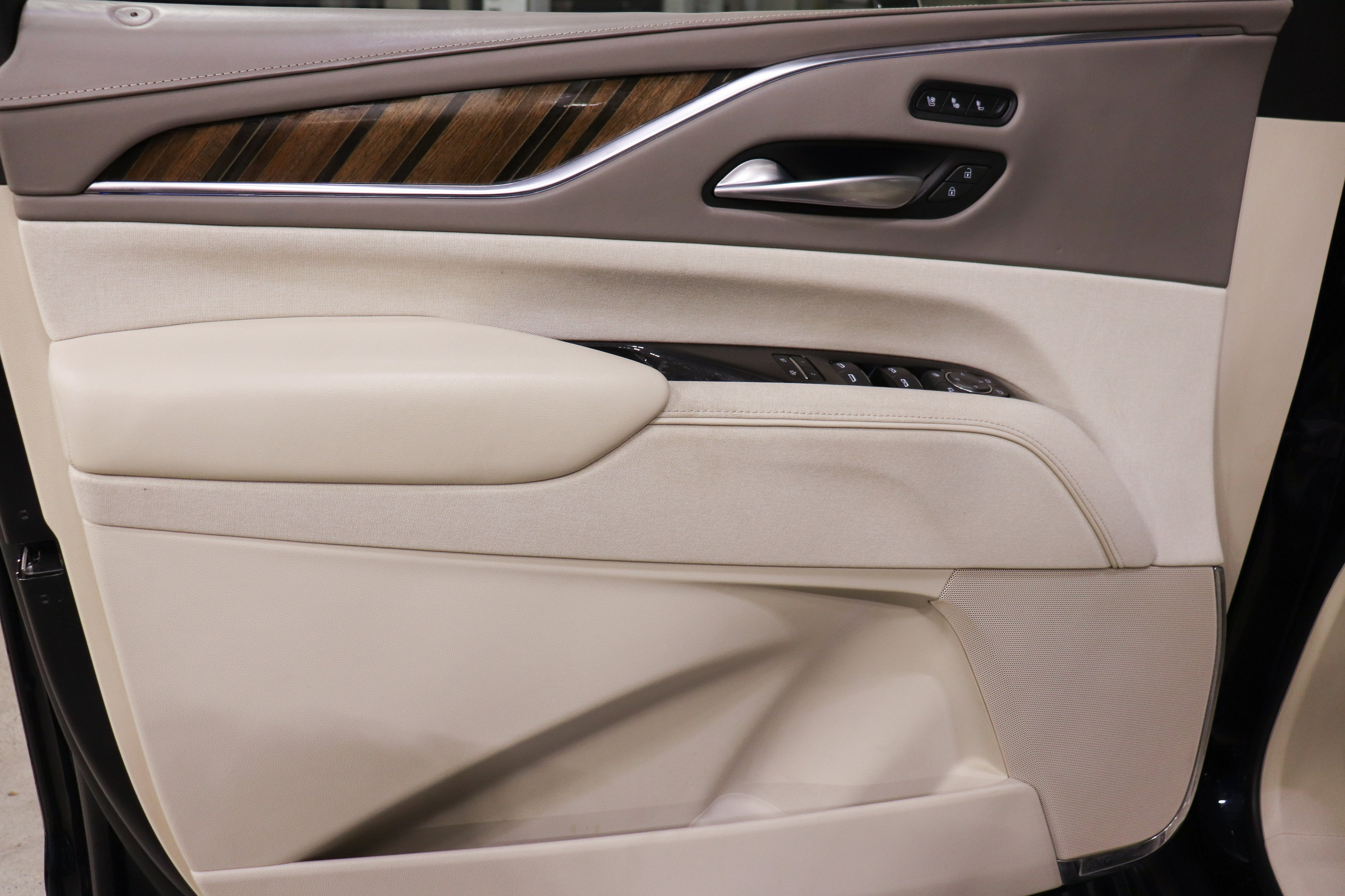 Used 2022 Cadillac Escalade ESV Sport Platinum image 11