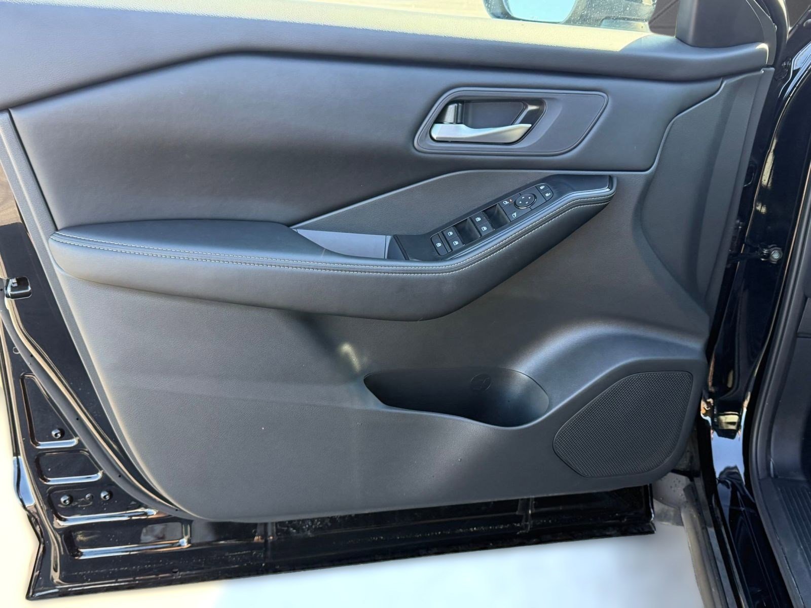 Certified 2026 Nissan Rogue SV image 12