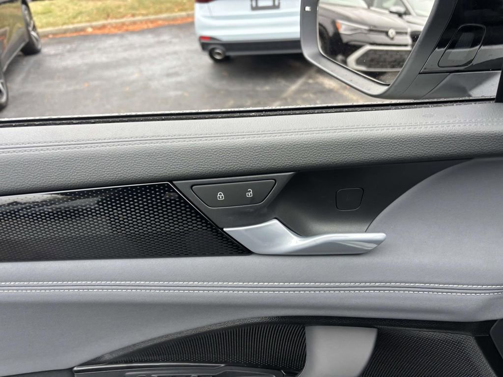 New 2026 Volkswagen Tiguan SE R-Line image 12