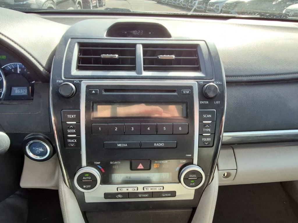 Used 2012 Toyota Camry LE image 11