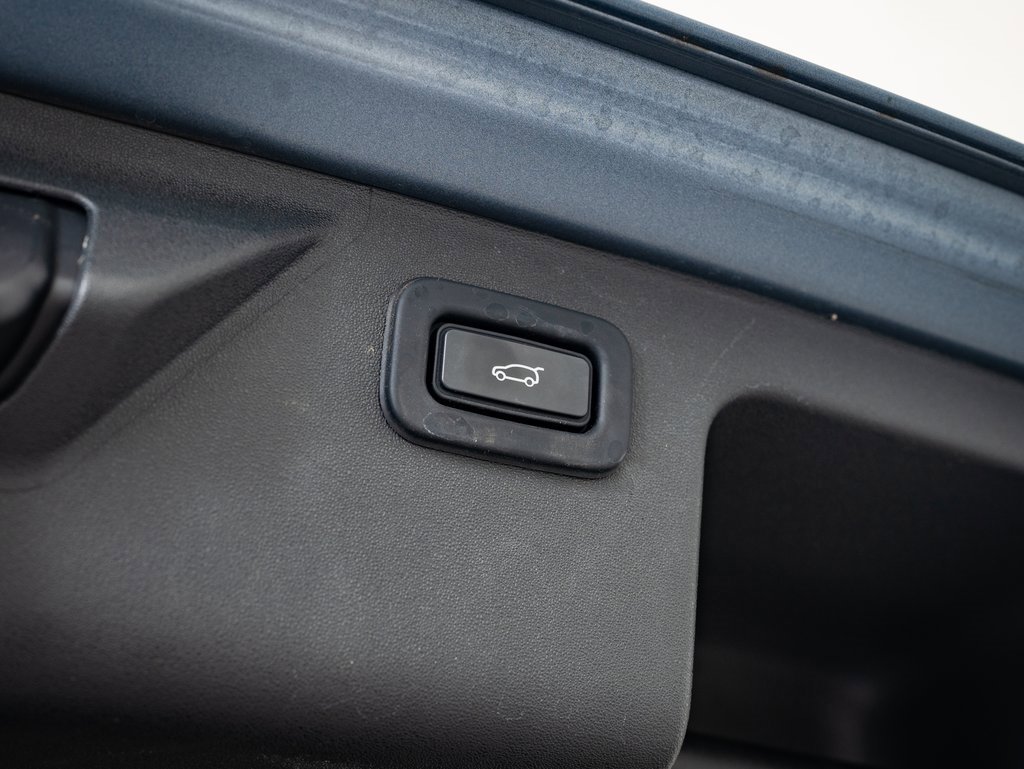 Used 2022 Land Rover Discovery Sport SE image 17