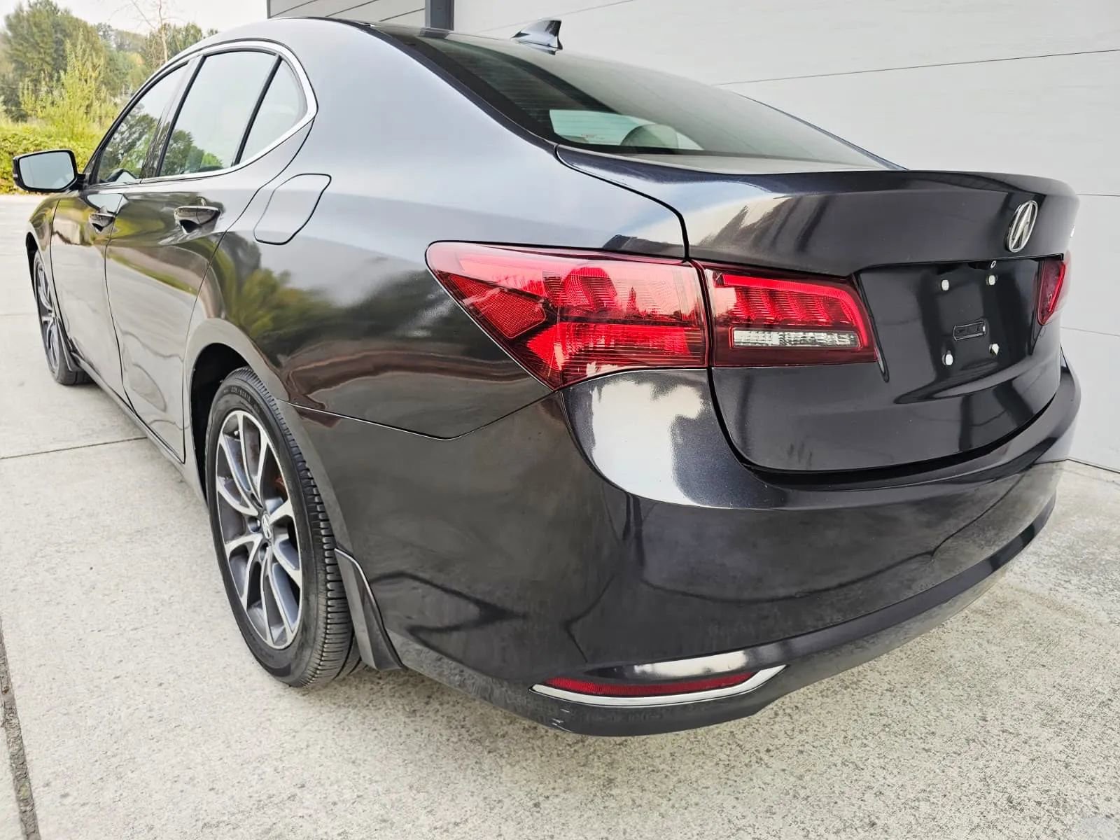 Used 2015 Acura TLX V6 image 3