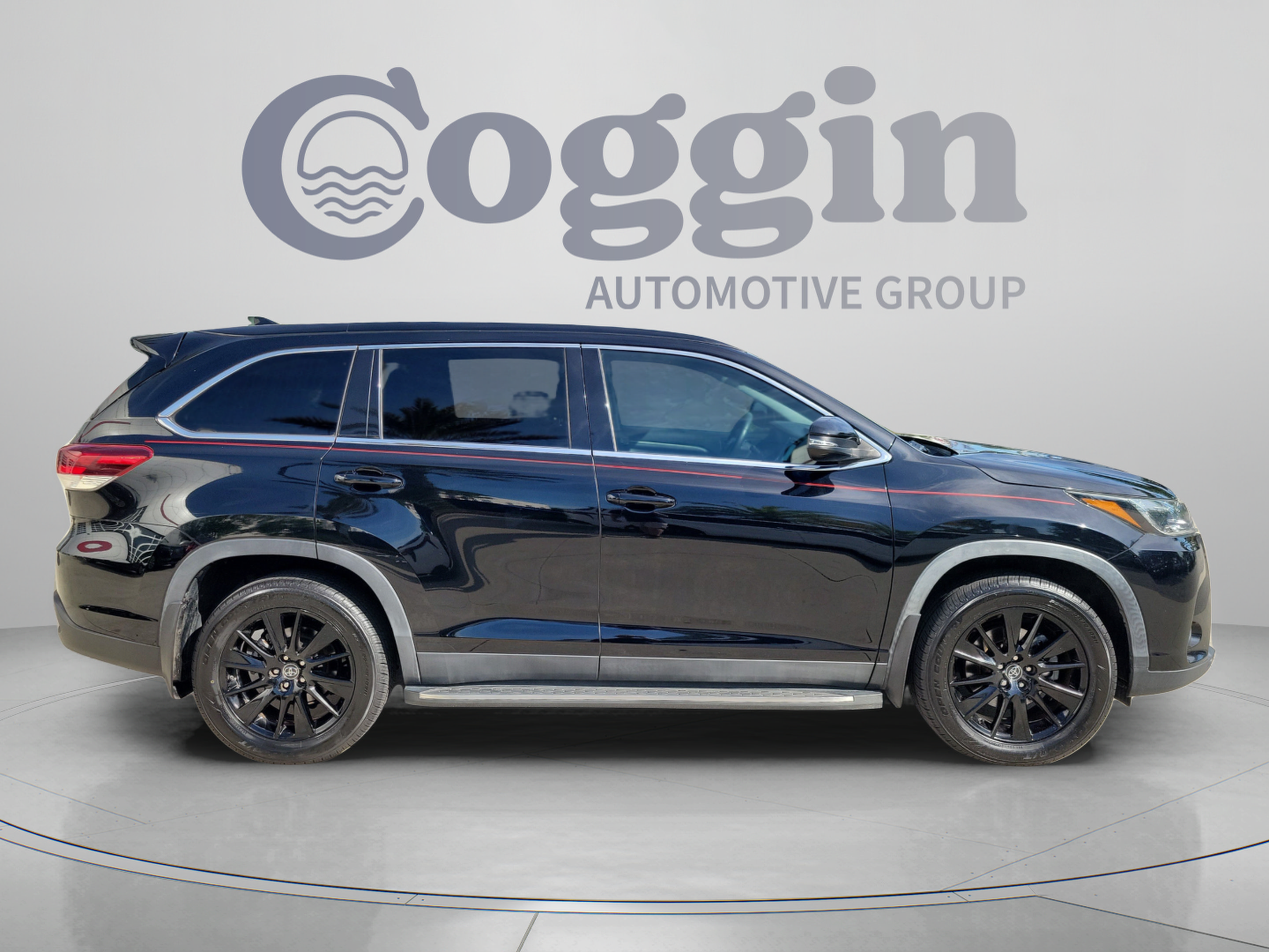 Used 2019 Toyota Highlander SE FWD image 4