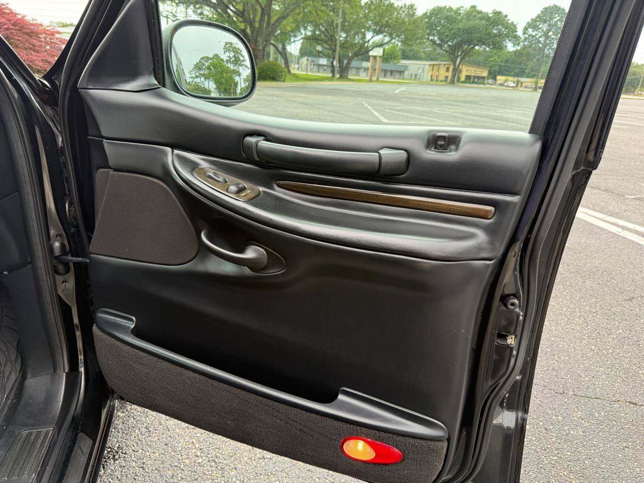 Used 2002 Lincoln Blackwood RWD image 17