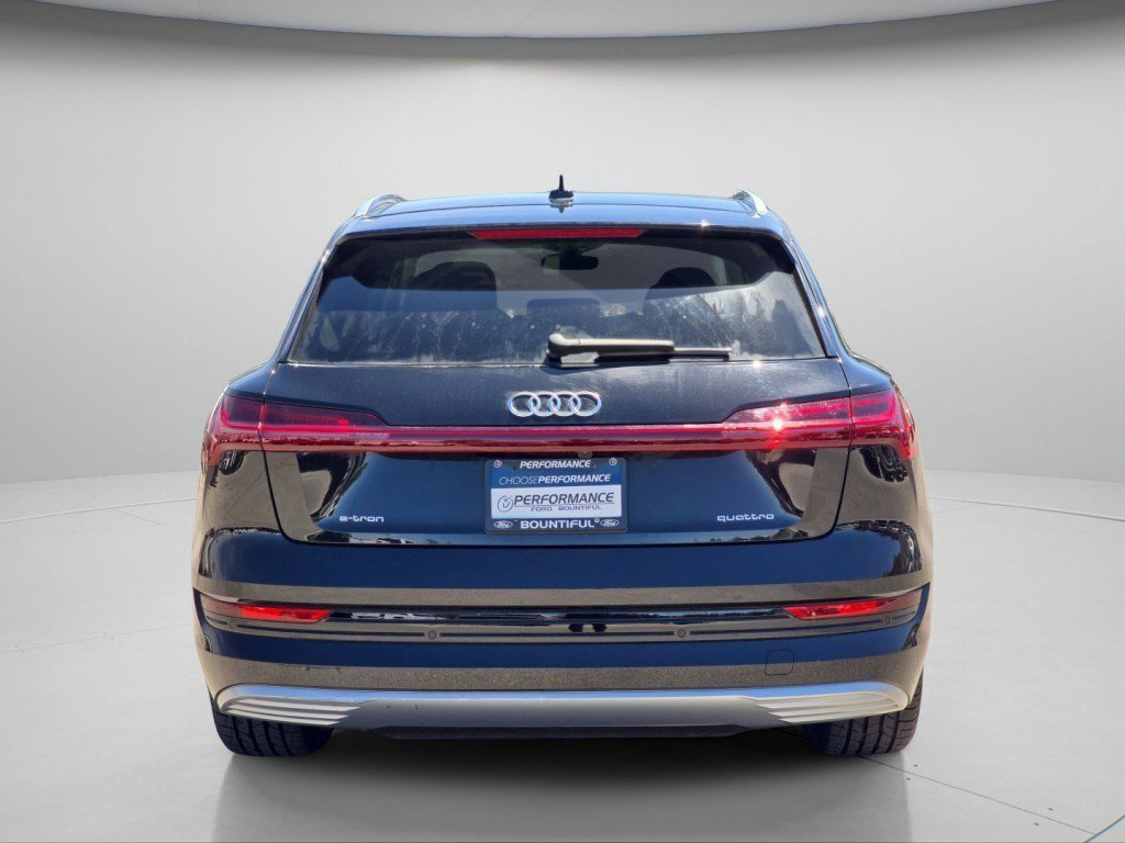 Used 2022 Audi e-tron Premium AWD/4WD image 18