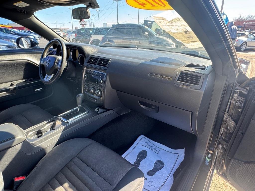 Used 2014 Dodge Challenger SXT RWD image 13