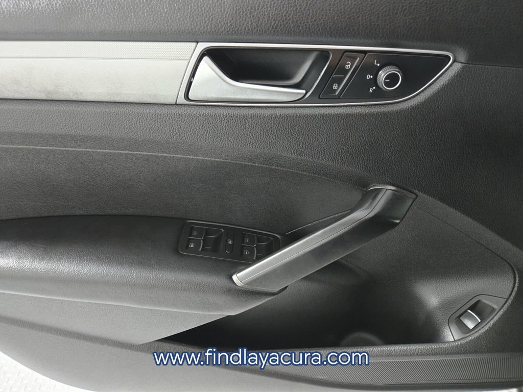 Used 2017 Volkswagen Passat 1.8T S FWD image 19