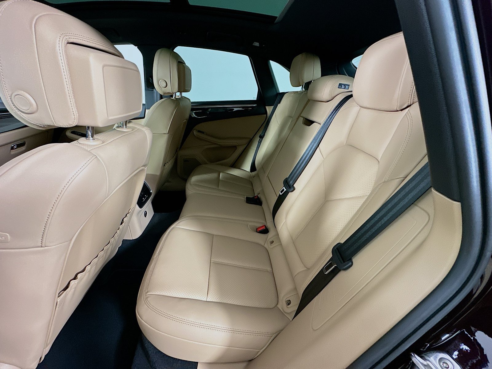 New 2026 Porsche Macan AWD/4WD image 38