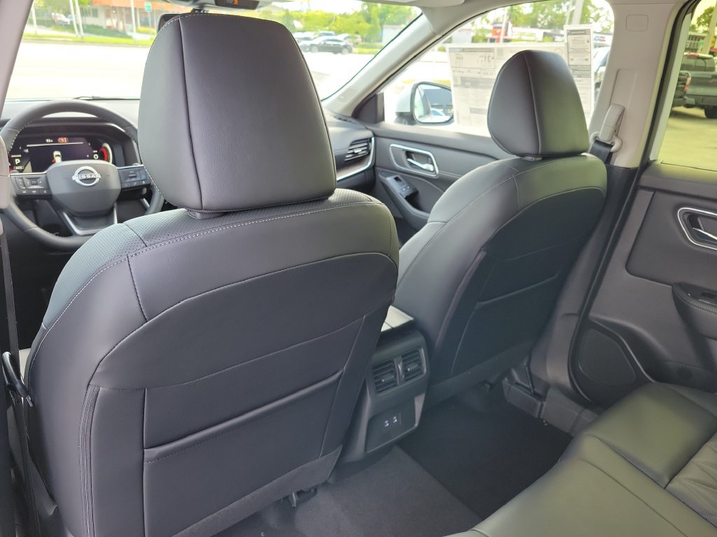 New 2026 Nissan Rogue Platinum AWD/4WD image 17