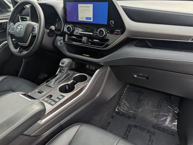 Used 2024 Toyota Highlander Limited image 35