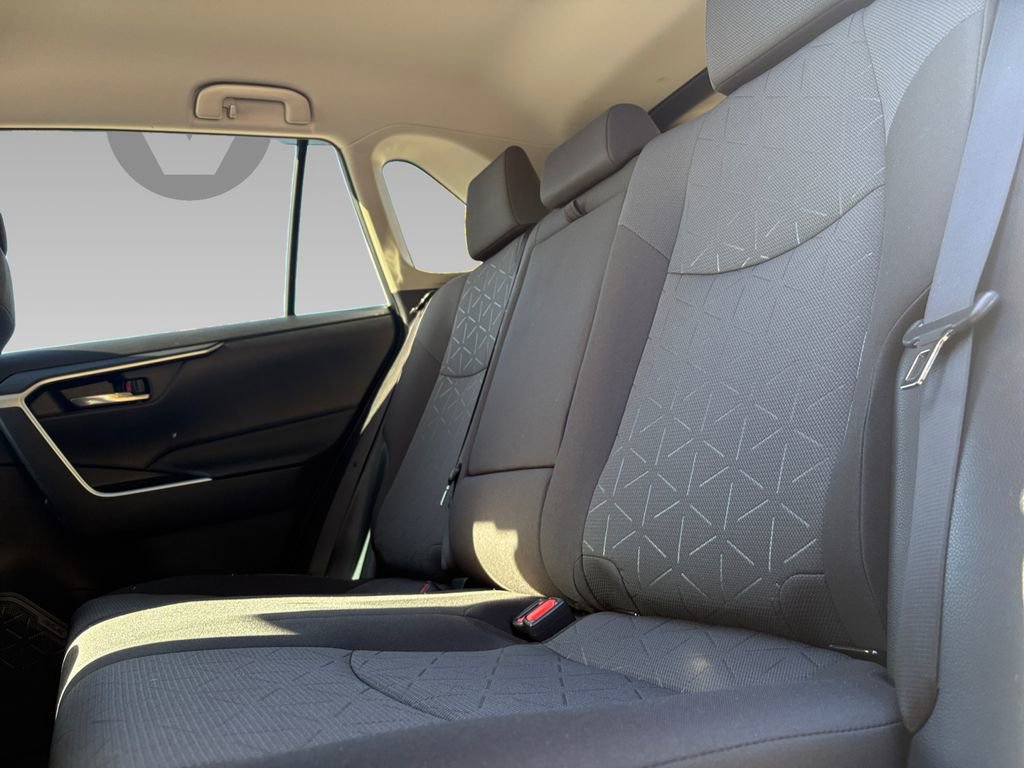 Used 2021 Toyota RAV4 XLE image 4