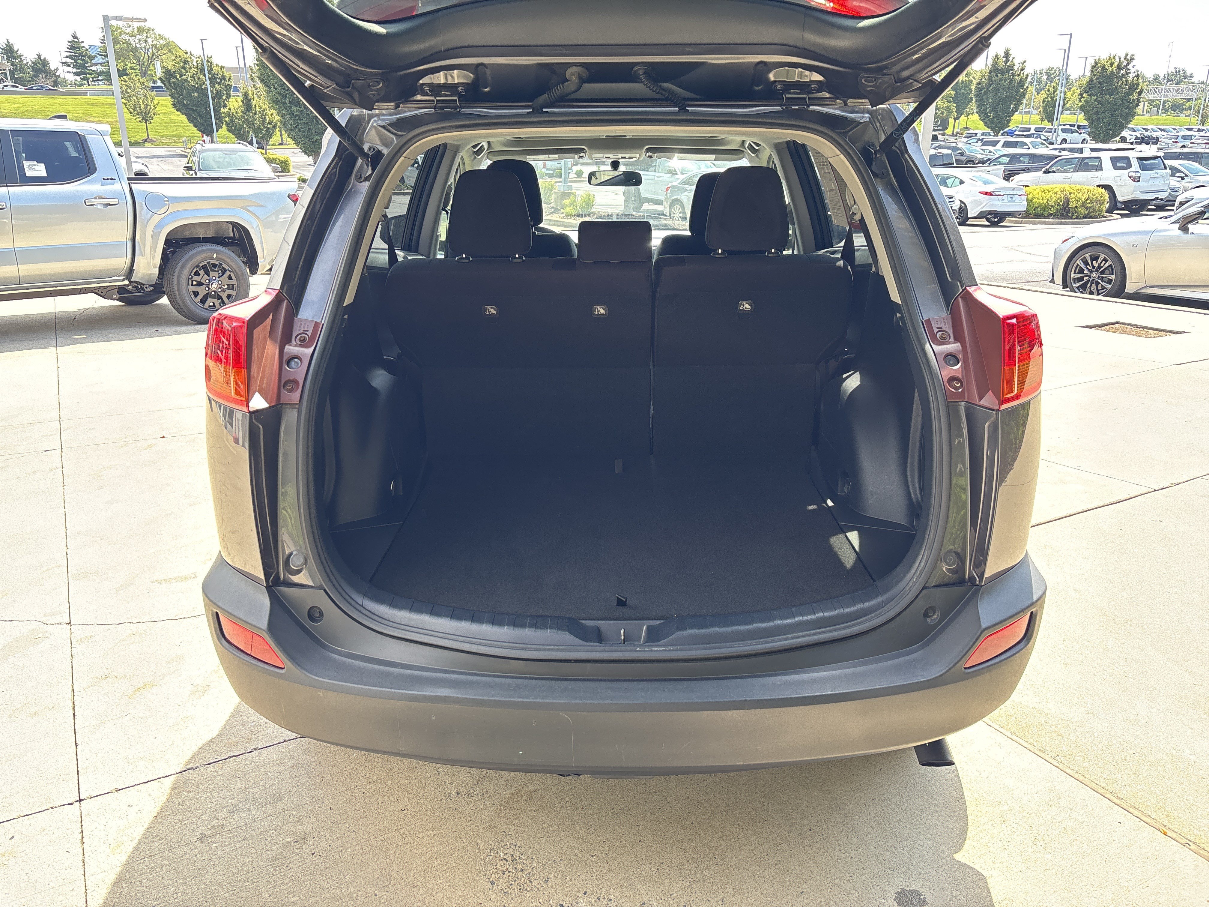 Used 2015 Toyota RAV4 XLE FWD image 31