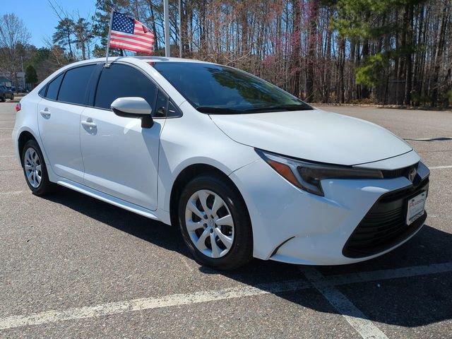 Used 2023 Toyota Corolla LE FWD image 2