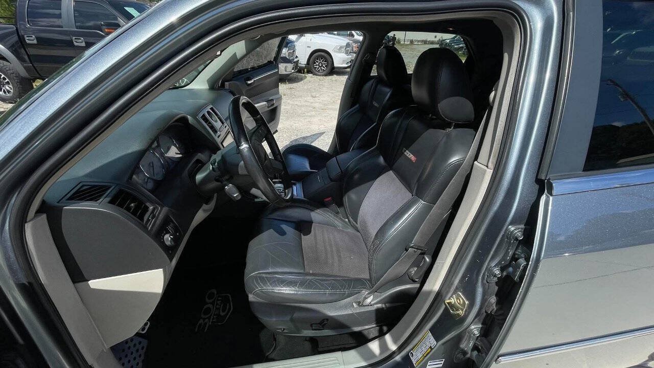 Used 2006 Chrysler 300 SRT8 w/ SRT Option Group II RWD image 11