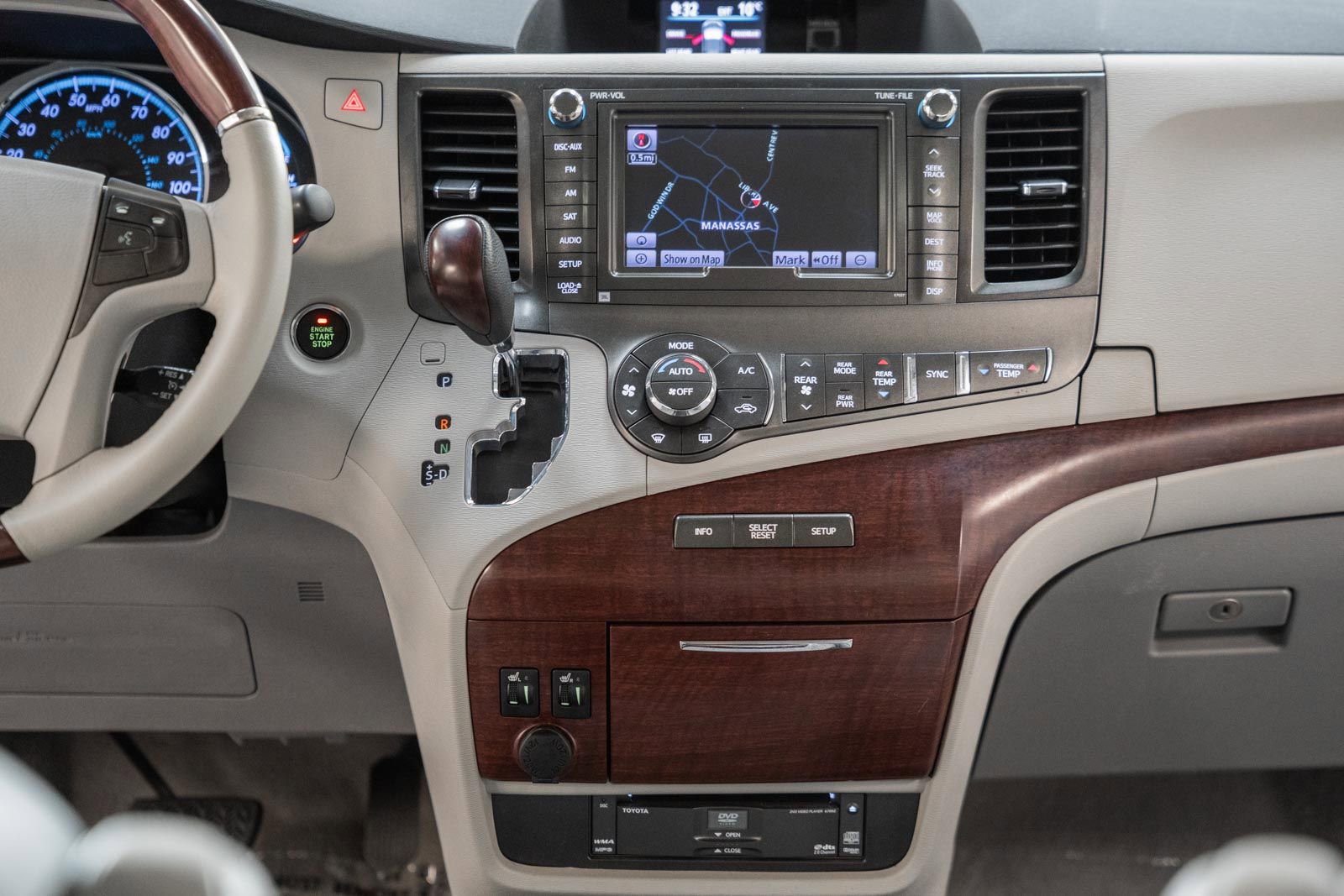 Used 2011 Toyota Sienna Limited w/ Premium Pkg image 28