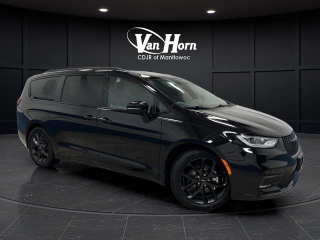 Used 2025 Chrysler Pacifica Limited image 39