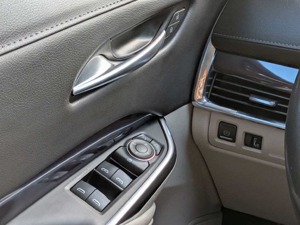 Used 2023 Cadillac XT4 Luxury w/ Cold Weather Package FWD image 27