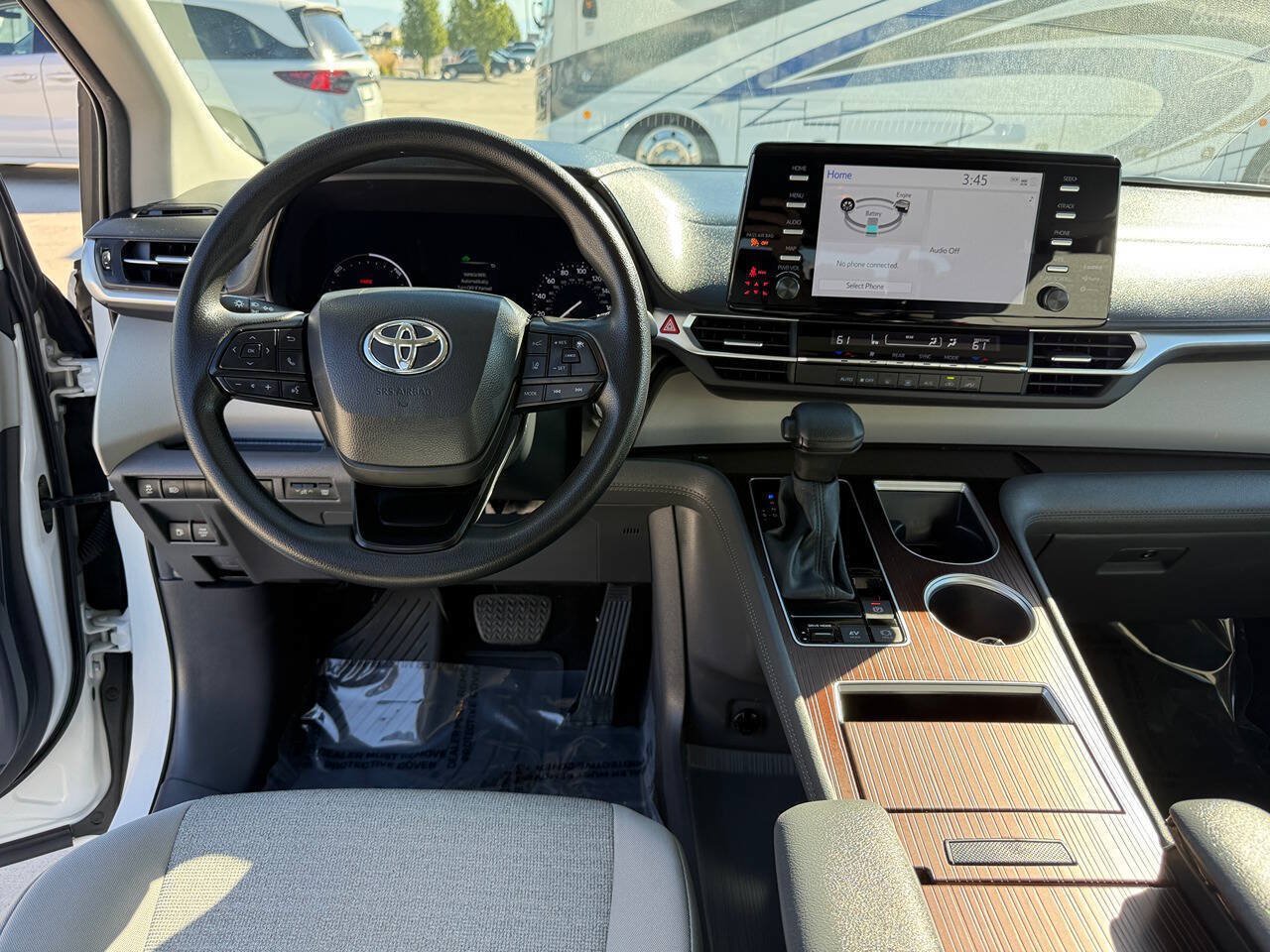 Used 2024 Toyota Sienna LE AWD/4WD image 32