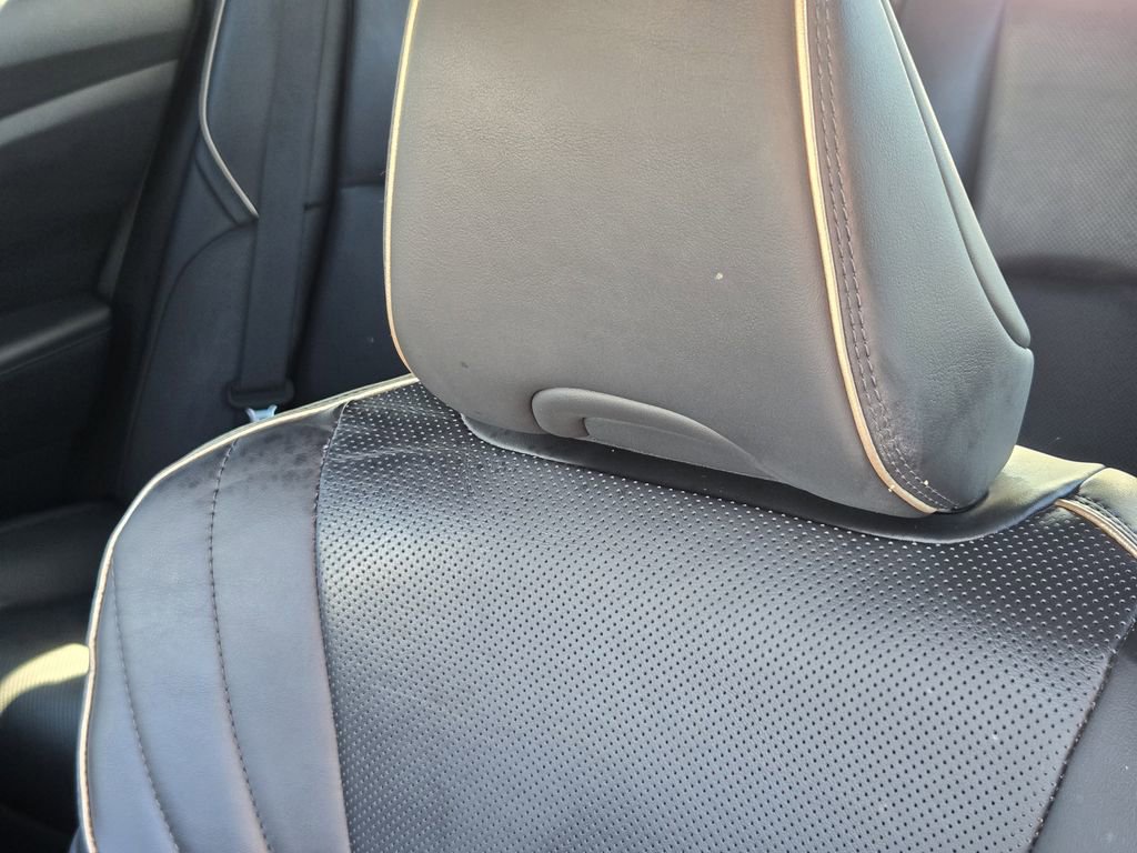 Used 2023 Toyota Crown Limited image 17