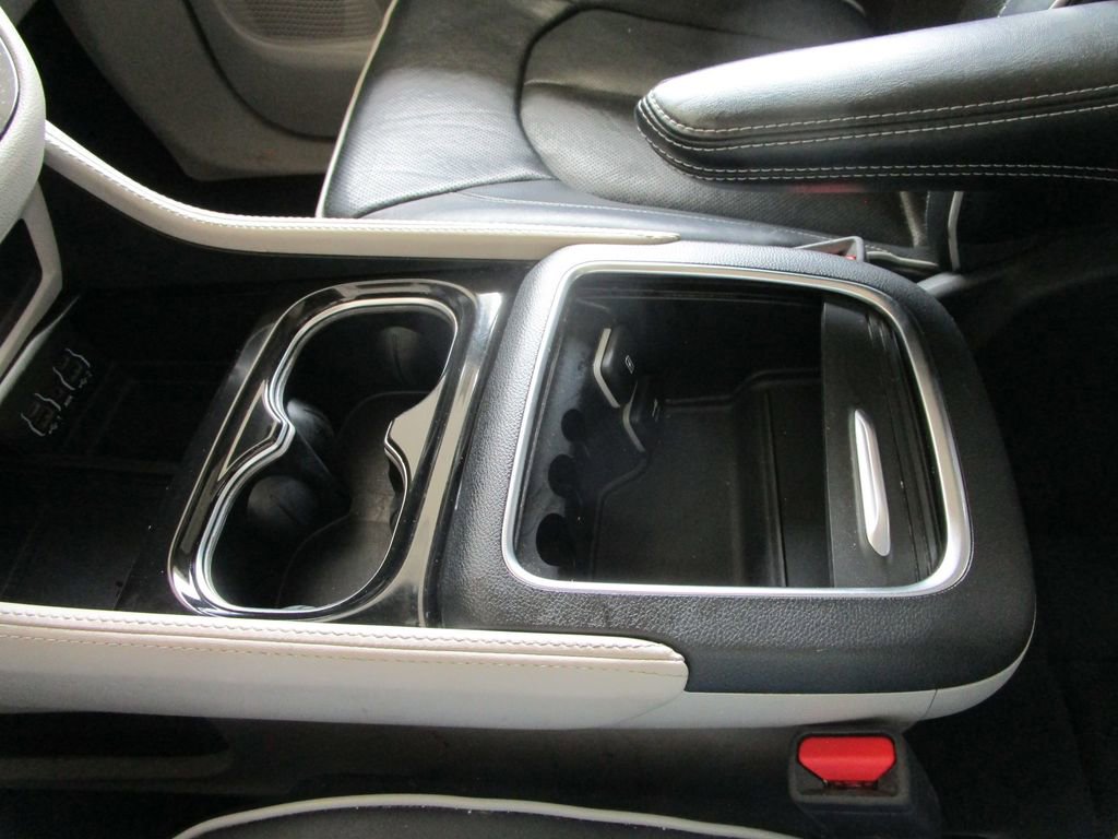 Used 2023 Chrysler Pacifica Limited FWD image 51