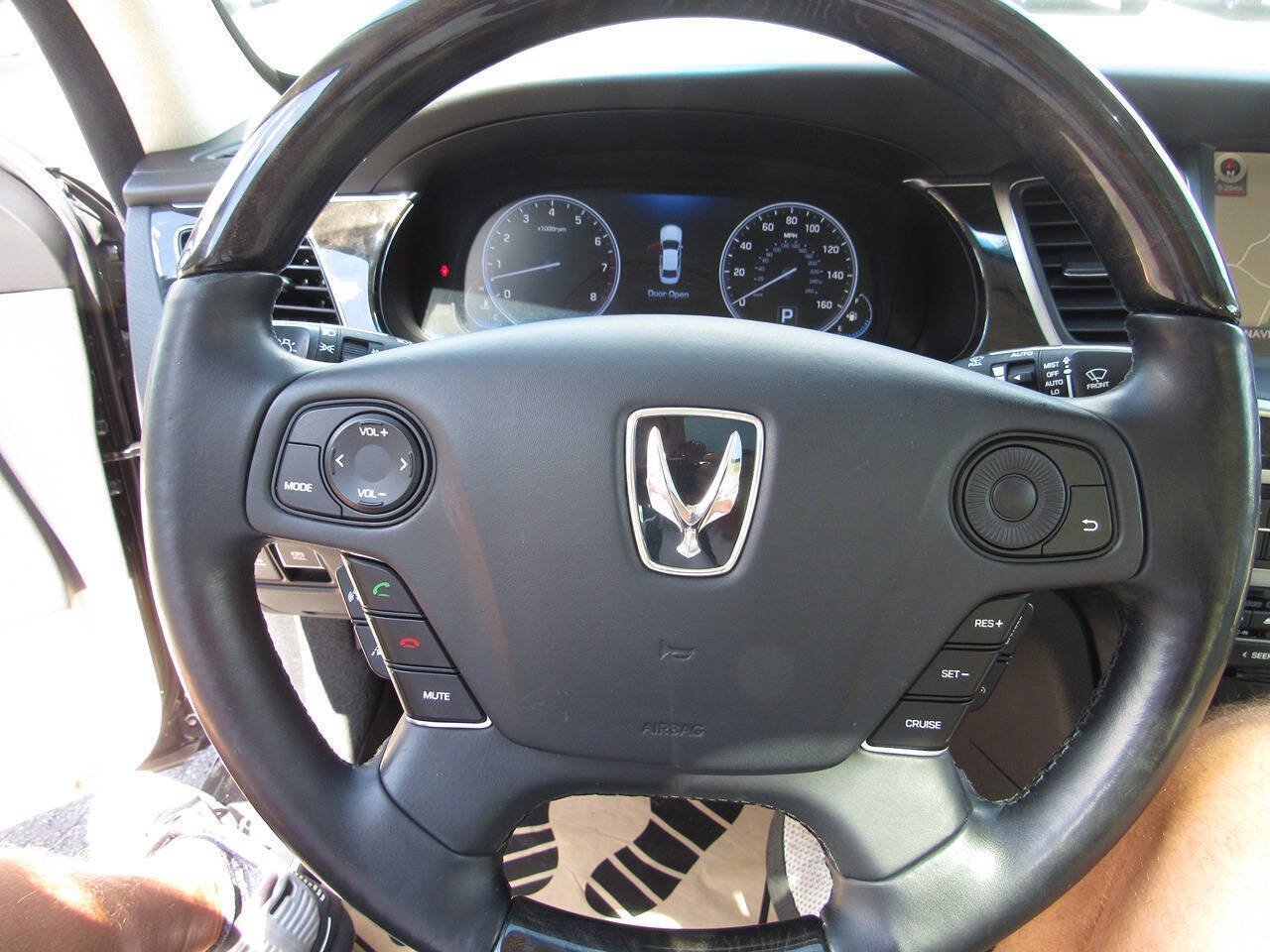 Used 2014 Hyundai Equus Ultimate RWD image 28