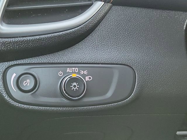 Used 2021 Chevrolet Trax LT w/ Driver Confidence Package image 10