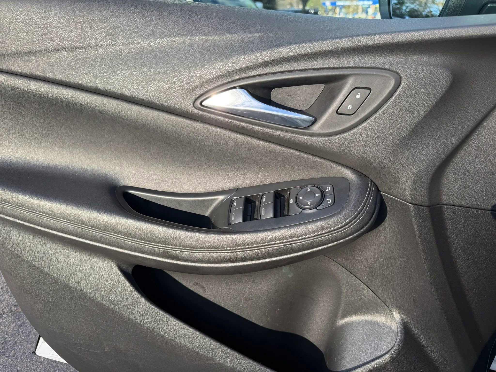 Used 2023 Buick Encore GX Select w/ Safety Package II FWD image 16