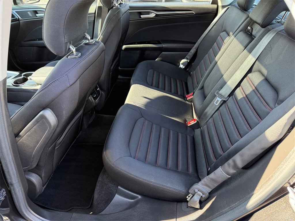 Used 2015 Ford Fusion SE w/ Equipment Group 201A image 12