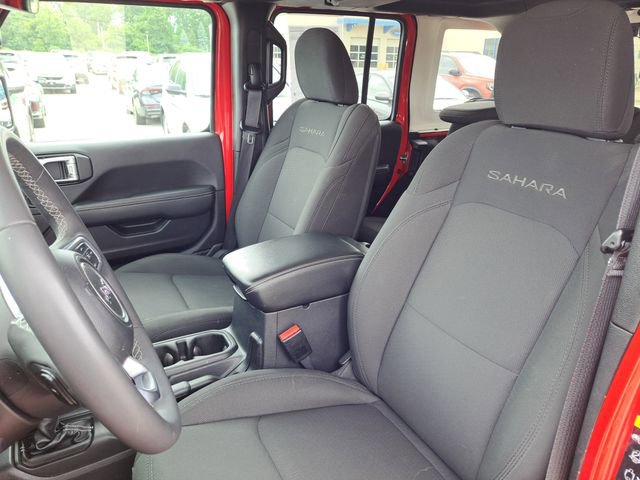 Used 2023 Jeep Wrangler Sahara image 6