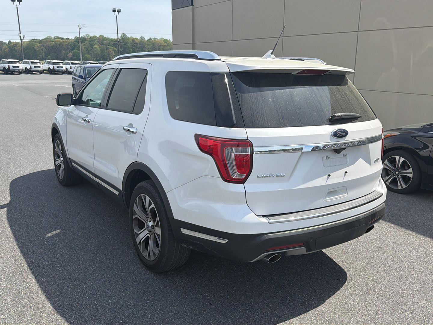 Used 2019 Ford Explorer Limited w/ Limited Luxury Package AWD/4WD image 3