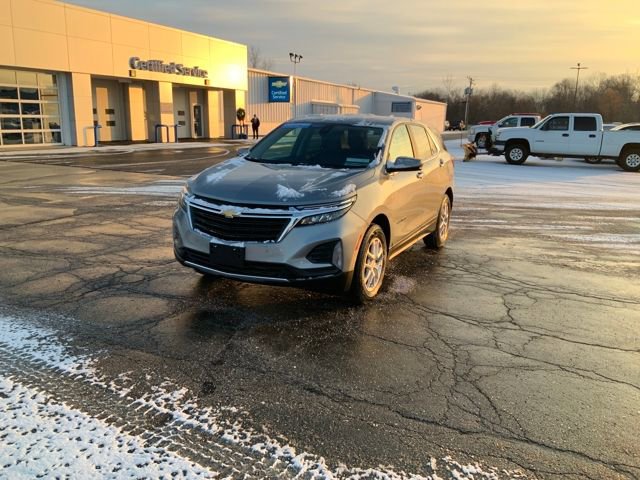 Used 2024 Chevrolet Equinox LT image 2