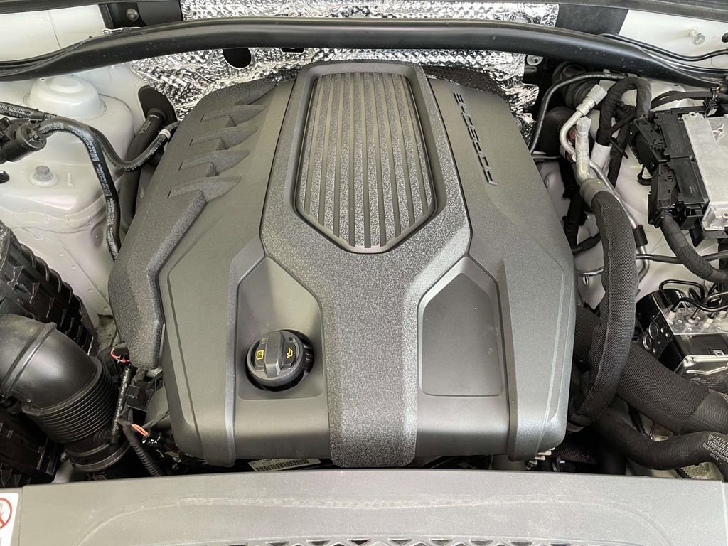 Certified 2025 Porsche Macan image 24