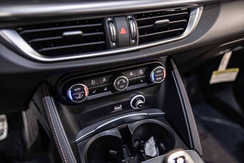 New 2025 Alfa Romeo Stelvio Sprint image 29