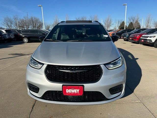 New 2026 Chrysler Pacifica Limited w/ S Appearance Package image 2