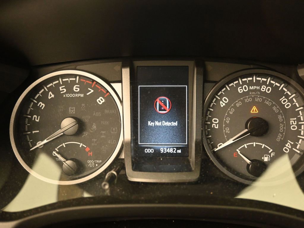 Used 2022 Toyota Tacoma TRD Sport w/ Technology Package image 11