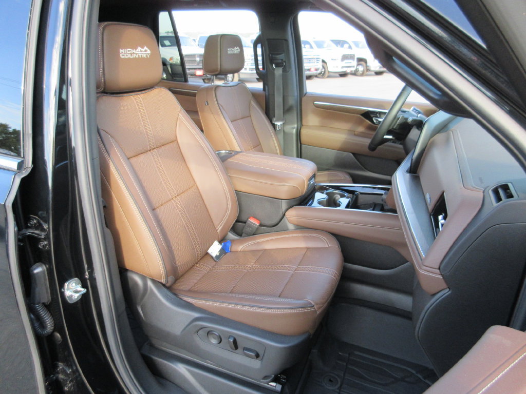 Certified 2025 Chevrolet Tahoe High Country AWD/4WD image 26