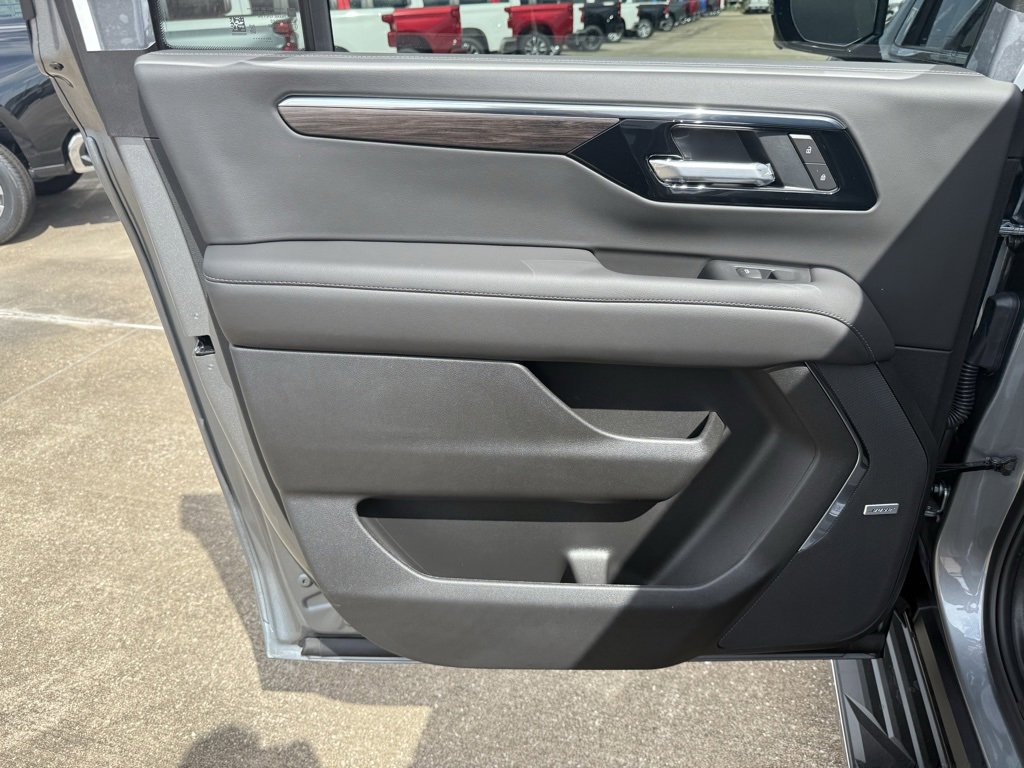 New 2026 Chevrolet Suburban LT w/ Comfort Package image 33