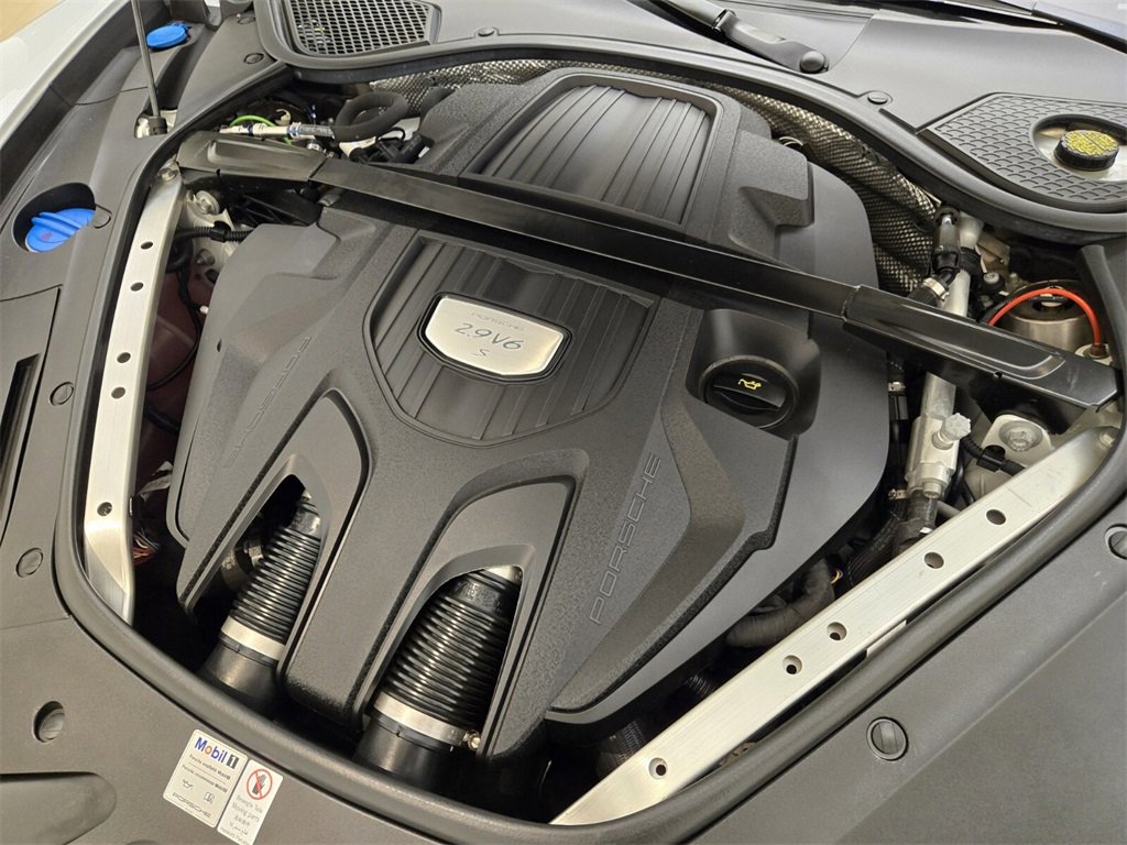 Used 2018 Porsche Panamera 4S Executive w/ Sportdesign Package image 30