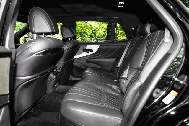 Used 2023 Lexus LS 500h AWD w/ Luxury Package image 20