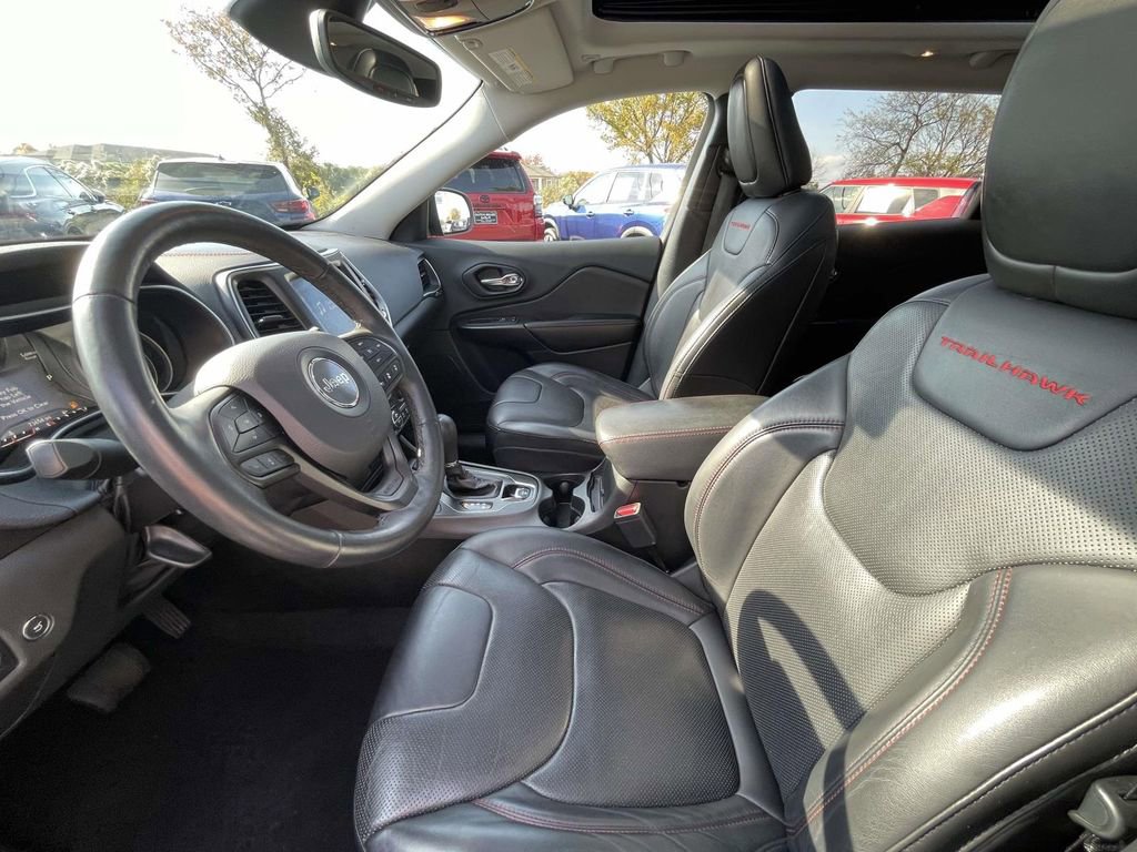 Used 2019 Jeep Cherokee Trailhawk image 28